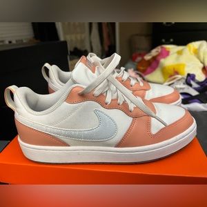 Nike court borough low 2 se